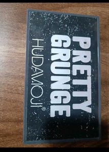 Huda Beauty Eyeshadow Palette