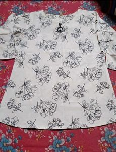 Bundle of 4 Women's tops