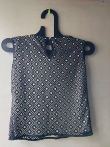 Chic Sleeveless Lace Top