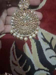 Exquisite Pearl &amp; Kundan Maang Tikka Set