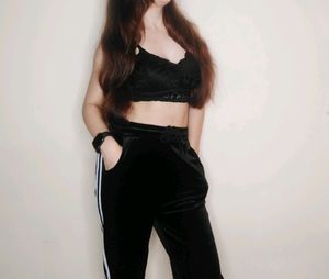 💥Combo of Velvet strip track pant and bralette 💥
