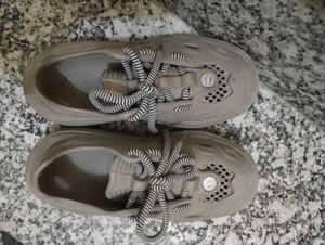 Stylish Athleisure Clogs 6-7 size