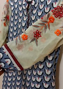 Floral Print Kurta With Stylish Sleeves