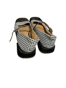 Chic Houndstooth Ballet Flats
