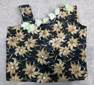 Floral 🇦🇮Top with new 🆕 🇦🇮Cute Details