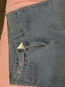 Light Wash straight Leg Jeans with Belt