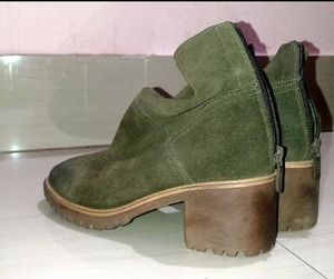 WOMAN OLIVE GREEN BOOTS