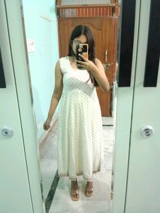 Elegant Floral Embroidered Kurta Set