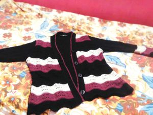 Chic Black &amp; Burgundy Knit Cardigan