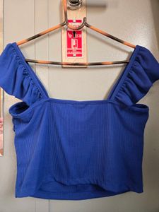 Front twisted crop top