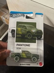 Hot Wheels 2020 Toyota Tacoma silver series