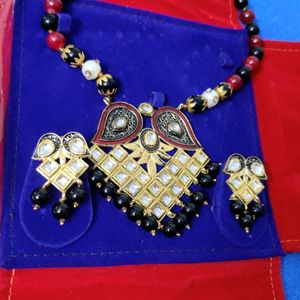 kundan and pearls jewellery set