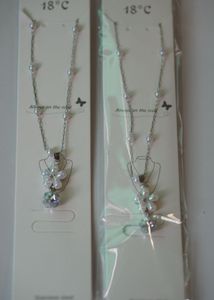 Elegant Pearl &amp; Flower Necklace