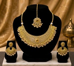 Exquisite Gold Kundan Necklace Set