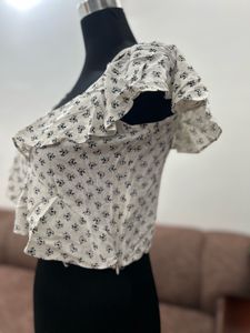 Cute White Floral Ruffle Top