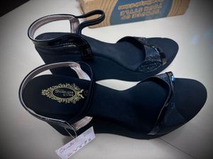 Chic Black Wedge Sandals