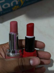 Combo lipsticks(Mamaearth) and Nail polish