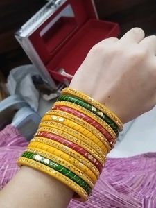 Vibrant Set of Traditional Bangles👍