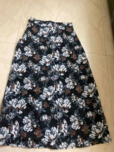 SHEERO Black Front Slit Skirt (Never Worn) 🖤