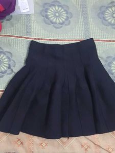 Chic Black Pleated Skirt