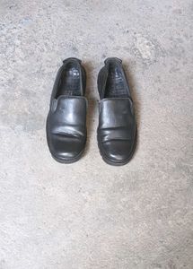 CAT Classic Black Leather Slip-on Loafers