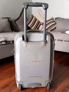Samsonite Grey Suitcase-Cabin size