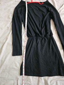 URBANIC One off-shoulder dress