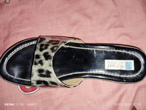 Small Hill Flat Slippers