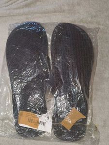New with Tags: Feet Flip Flops Grey Men