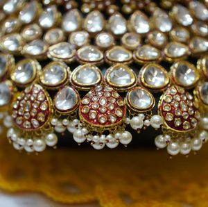 Stunning Kundan Necklace &amp; Earring Set