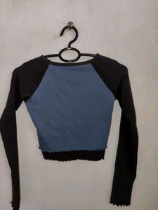Graphic Print Cropped Long Sleeve Top