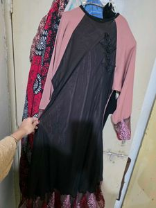 Elegant Black & Pink Abaya