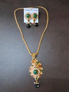 Beautiful Traditional Necklace And Earrings