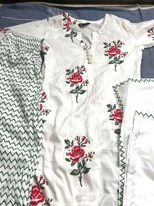 White Kurta With Rose Print Set