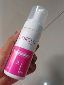 Ethiglo Plus Skin Whitening Foaming Face Wash