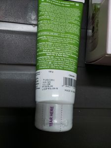 Sunscreen.moistriset .hair oil