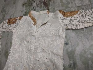 Elegant White &amp; Gold Embroidered Kurti
