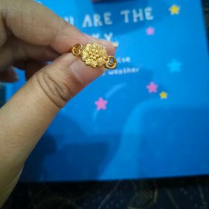 Elegant Gold Flower Ring
