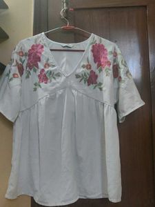 MAX White Embroidered V-Neck Top