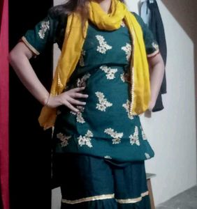 Elegant Green Kurta Set with Yellow Dupatta