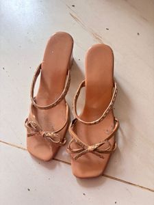 Stylish Women's Heels with Bow Detail
