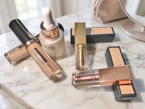 Combo of highlighter, concealor &amp; eye shadow