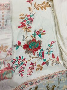 Elegant White Floral Embroidered Kurta Set