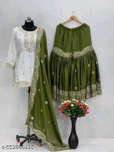 Elegant White &amp; Green Kurta Set