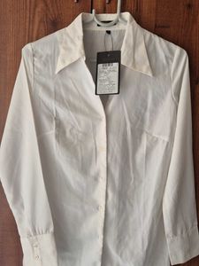 Elegant White Collared Shirt by Globus