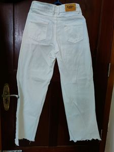 Brand New Zara White Flared Jeans Denim✨