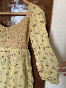 Crochet Floral Puff Sleeve Top