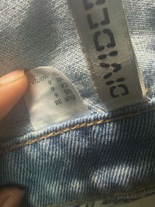 Light Wash Relaxed Fit Jeans