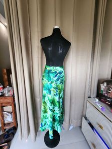 Flowy Tropical Print Midi Skirt