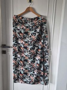 Tropical Off-Shoulder Ruffle Crop Top with slit sk